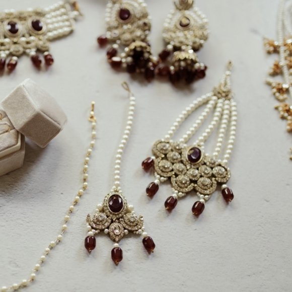 Indian Pakistani Bridal Jewelry Set, 5-Piece - Maroon / Pearl - Picture 9 of 11